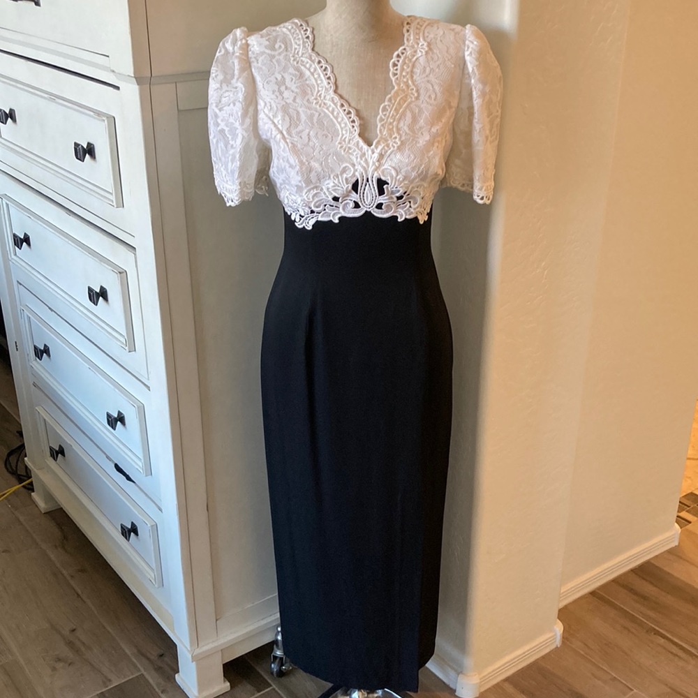 Vintage Jessica McClintock 6 lace bodice keyhole back sheath dress